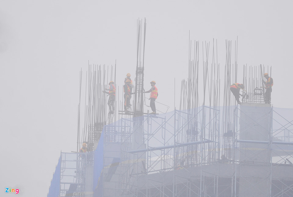 Sương mù bao phủ Hà Nội cả ngày lẫn đêm